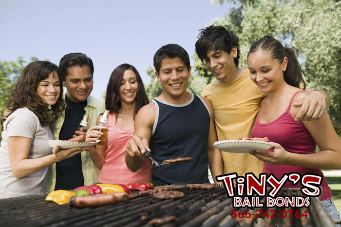 You want to bail your friend out of jail, and we here at Tiny's Bail Bonds in Fresno want to help you.